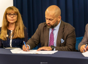 Umowa o objęciu patronatem klas kształcących się w zawodzie technik mechanik lotniczy.