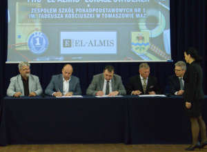 Podpisanie umowy z firmą handlowo-usługową El-Almis Łukasz Świderek.