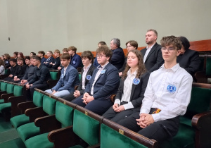 Uczestnicy wycieczki z ZSP1 na galerii sejmowej