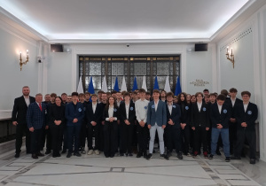 Uczestnicy wycieczki podczas zwiedzania budynku Sejmu