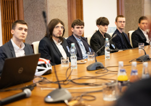 Uczniowie ZSP1 podczas spotkania z Ministrem Infrastruktury Dariuszem Klimczakiem