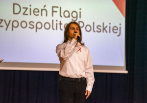 Uczniowie biorący udział w programie artystycznym