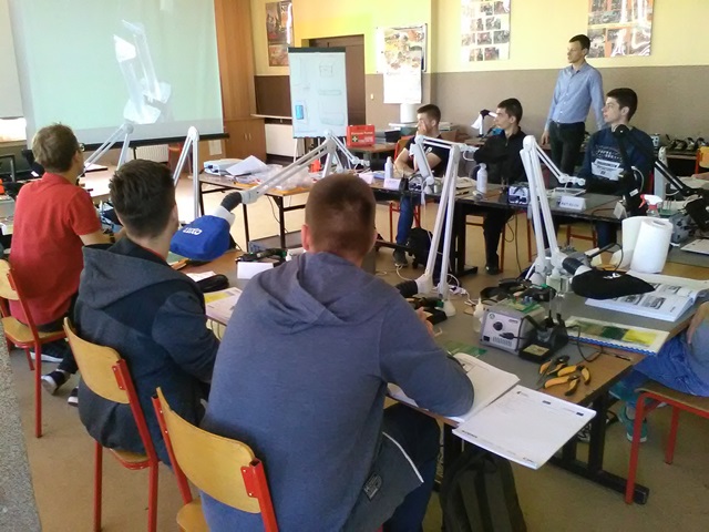 Uczestnicy projektu podczas zajęć praktycznych