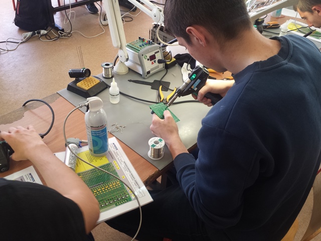 Uczestnicy projektu podczas zajęć praktycznych