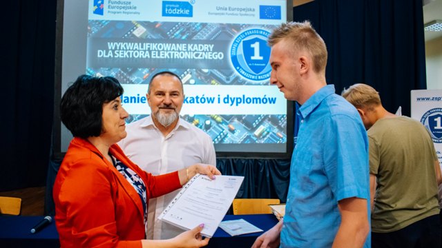 Wręczenie ceryfikatów i dyplomów