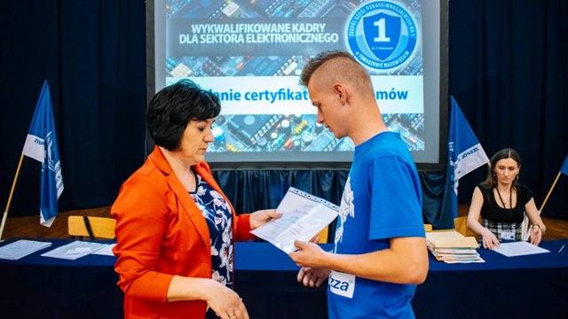 Wręczenie ceryfikatów i dyplomów