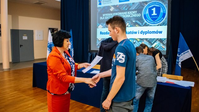 Wręczenie ceryfikatów i dyplomów