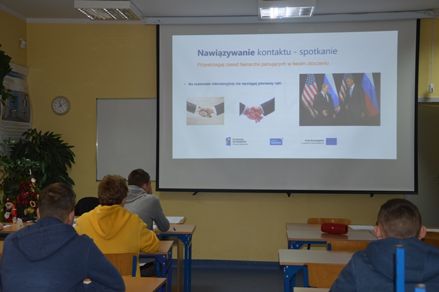 Uczestnicy projektu podczas zajęć z doradztwa zawodowego