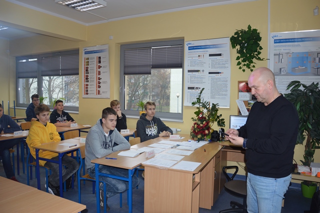 Uczestnicy projektu podczas zajęć z doradztwa zawodowego