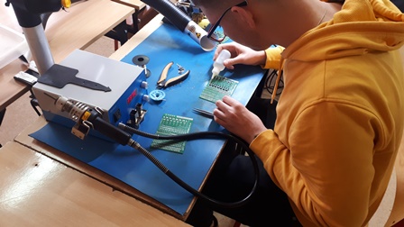 Uczestnicy projektu podczas zajęć praktycznych