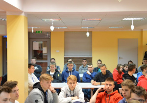 Uczestnicy projektu podczas szkolenia BHP