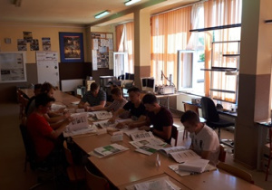 Uczestnicy projektu podczas zajęć teoretycznych