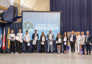 Nagrodzeni uczniowie w konkursie Zawodoweic Mechanika wraz z dyrekcją.