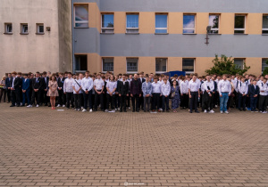 uczniowie klas pierwszych