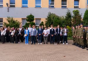 uczniowie klas pierwszych