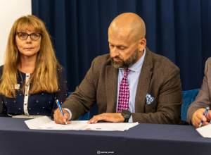 Umowa o objęciu patronatem klas kształcących się w zawodzie technik mechanik lotniczy.