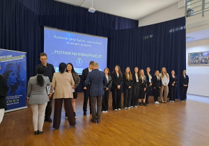 Wręczenie certyfikatów uczniom klasy 5H