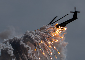 Śmigłowiec NH90 flary. Śmigłowiec NH90 może być wyposażony w system wypuszczania flar (pułapek termicznych), które służą jako elementy obronne, myląc pociski kierowane na podczerwień.