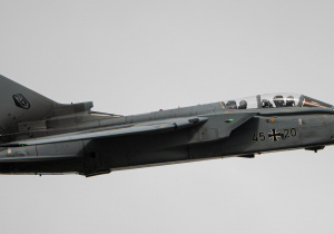 Panavia Tornado – rodzina dwusilnikowych, odrzutowych samolotów myśliwsko-bombowych i ciężkich, dwumiejscowych samolotów myśliwskich o zmiennej geometrii skrzydeł.