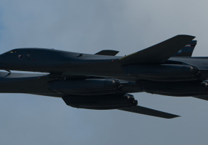 Para B-1B Lancer – ciężki amerykański bombowiec strategiczny dalekiego zasięgu o zmiennej geometrii skrzydeł.