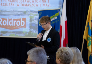 Prowadzący uroczystość Nicola Ardilio – wiceprzewodniczący samorządu szkolnego.