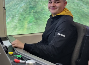 Poczuj się jak maszynista - symulator pociągu w Spale