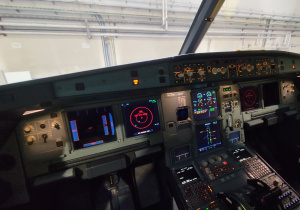 Kokpit serwisowanego statku powietrznego