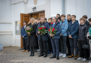 Władze firmy TKSM z uczniami klasy patronackiej