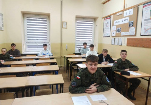 Uczniowie klasy mundurowej 1Iw oraz klasy 1Mt biorący udział w konkursie