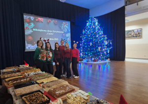 Ekipa uczennic z klasy 1 H i 4 H.