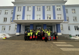 uczestnicy wizyty studyjnej z opiekunami i pracownikami WSK PZL Świdnik.