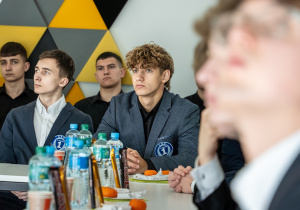 Uczniowie ZSP1 podczas zwiedzania PKP Informatyka