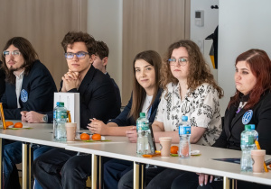 Uczniowie ZSP1 podczas demonstracji z zakresu cyberbezpieczeństwa