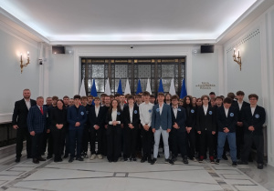 Uczestnicy wycieczki podczas zwiedzania budynku Sejmu