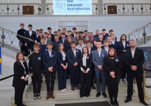 Uczestnicy wycieczki podczas zwiedzania budynku Sejmu