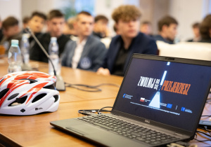 Uczniowie ZSP1 podczas spotkania z Ministrem Infrastruktury Dariuszem Klimczakiem