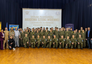 Uczestnicy spotkania z Akademią Sztuki Wojennej.