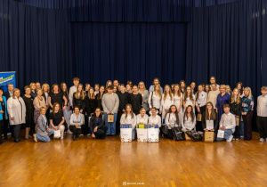 Uczestnicy konkursu wraz z opiekunami oraz Dyrekcją ZSP nr 1