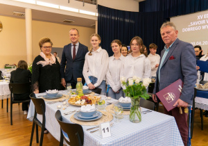 Dyrekcja ZSP nr 1, członek Zarządu Powiatu Pan Michał Czechowicz oraz uczestnicy konkursu