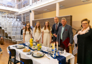 Uczestnicy konkursu, Dyrekcja szkoły i członek Zarządu Powiatu Pan Michał Czechowicz