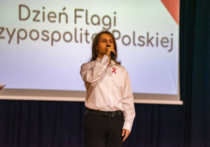 Uczniowie biorący udział w programie artystycznym