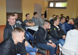 Uczestnicy projektu podczas szkolenia BHP