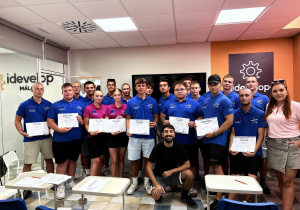 Uczniowie ZSP nr 1 podczas wręczania certyfikatów w Maladze podczas podsumowanie stażu